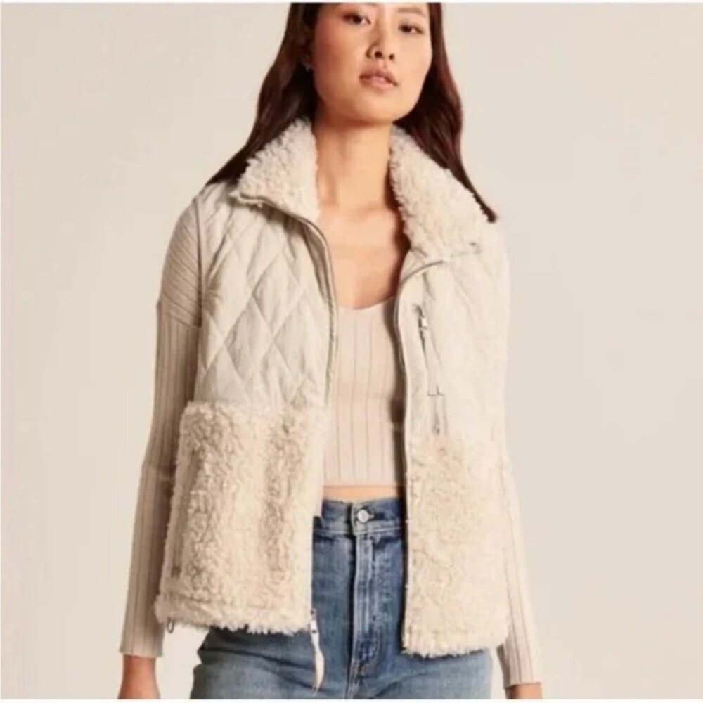 Abercrombie & Fitch Soft A&F Collection Quilted Sherpa Vest